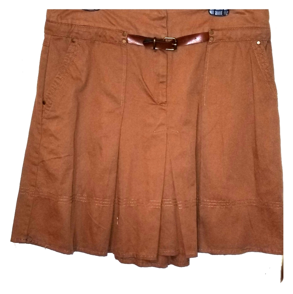 Brown skirt with kick pleats